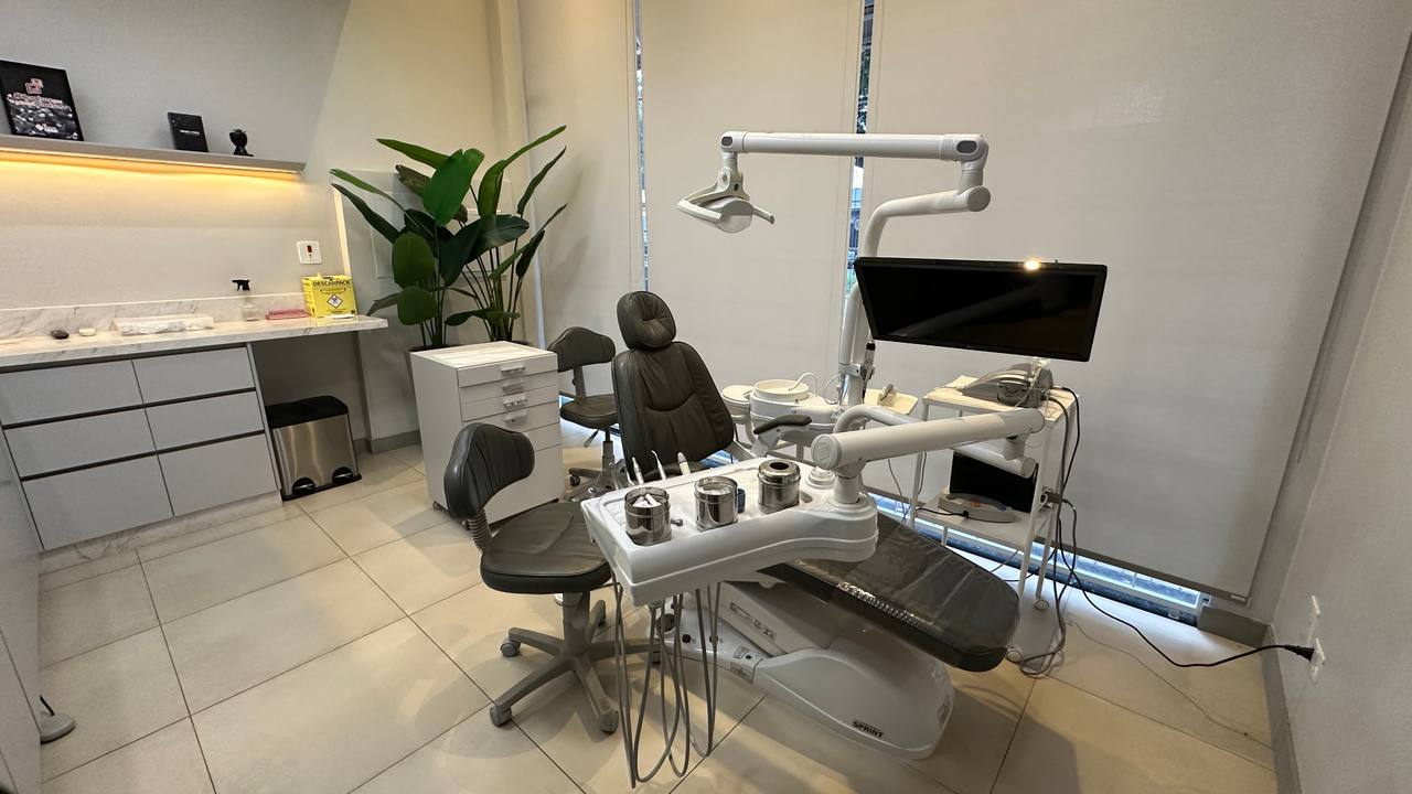 Consultório odontológico equipado com tecnologia de ponta
