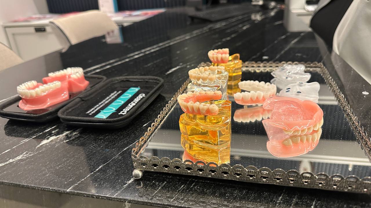 Modelos de implantes e alinhadores invisíveis ClearCorrect